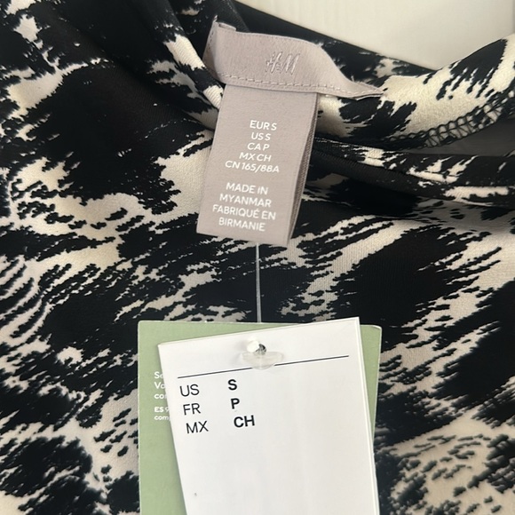 🤍🖤 SOLD OUT H&M RUCHED BODYCON DRESS SIZE SMALL 🖤🤍 - Picture 7 of 7